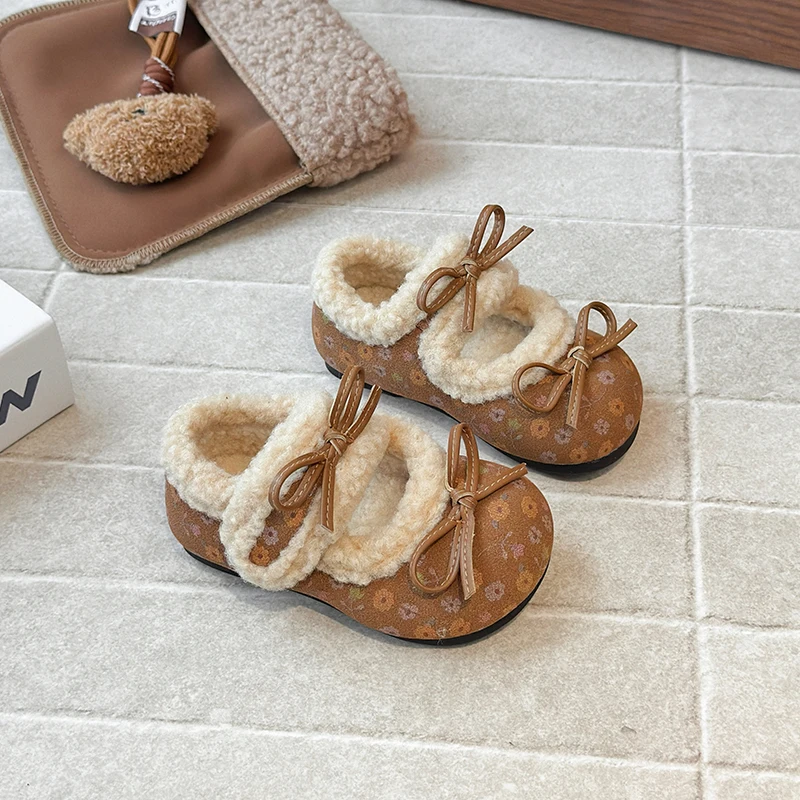 

Уличная зимняя хлопковая обувь для девочек, модная детская обувь принцессы с мягкой подошвой и цветочным принтом, теплая повседневная детская плюшевая обувь с бантом