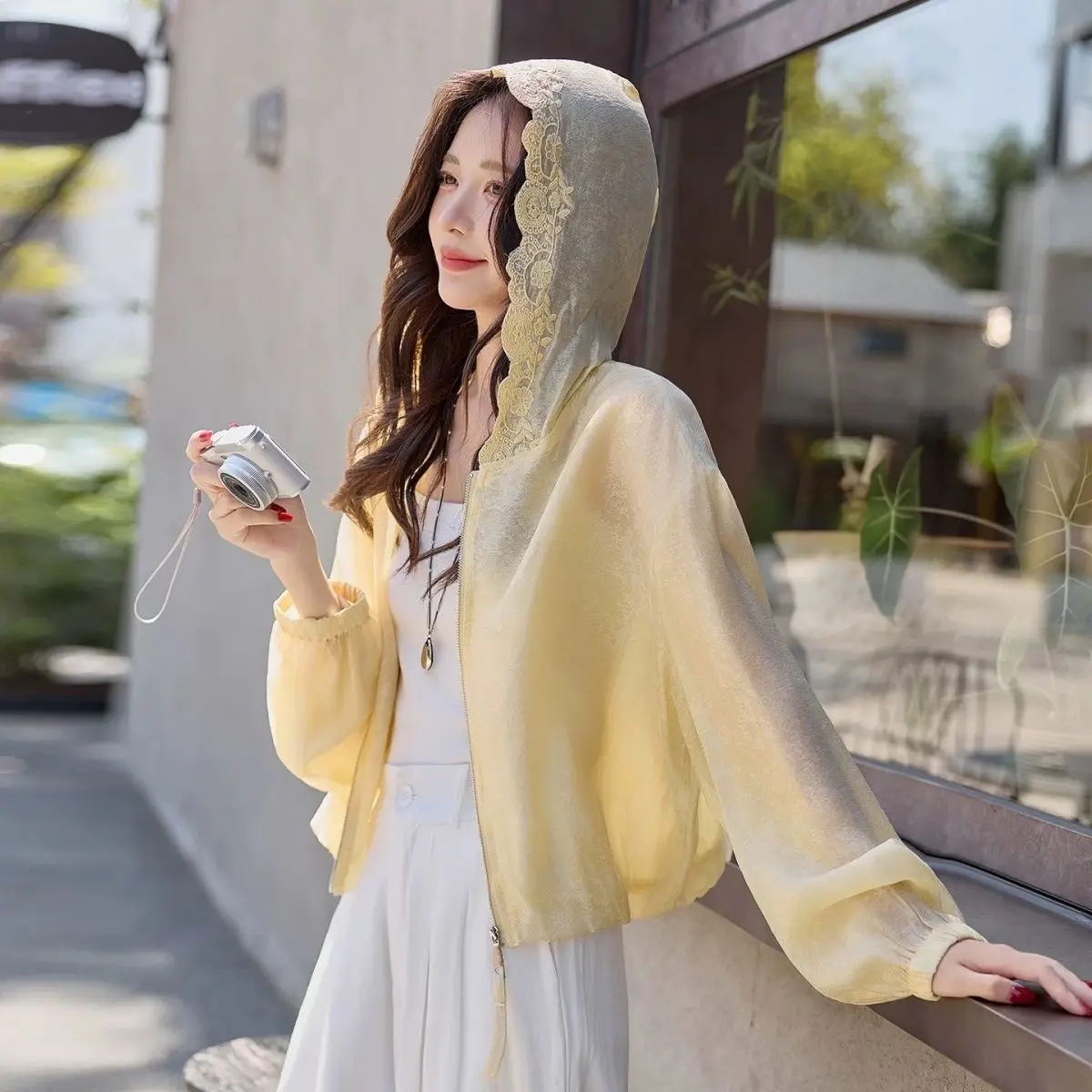 Heavy Industry Lace Embroidered Hooded Sunscreen Coat for Women Spring/Summer 2026 New Fashion Glossy Light Luxury Top Thin