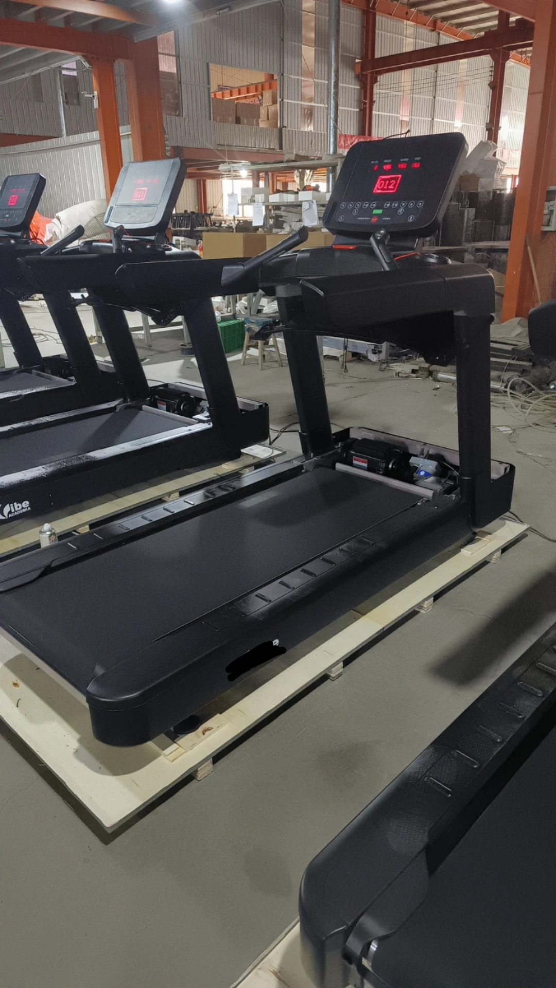 Commercial Cardio LED Screen Commercial Treadmill CC52A Multi-function Button Safety Rope Commercial Cardio Fitness Equipment