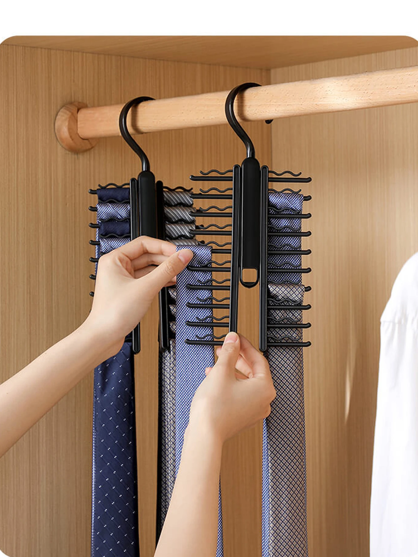 1PC Adjustable Tie and Belt Bracket with 360 Degree Rotating Necktie Storage Rack Clothes Hanger Organizer 20 Rows Tie Clamp
