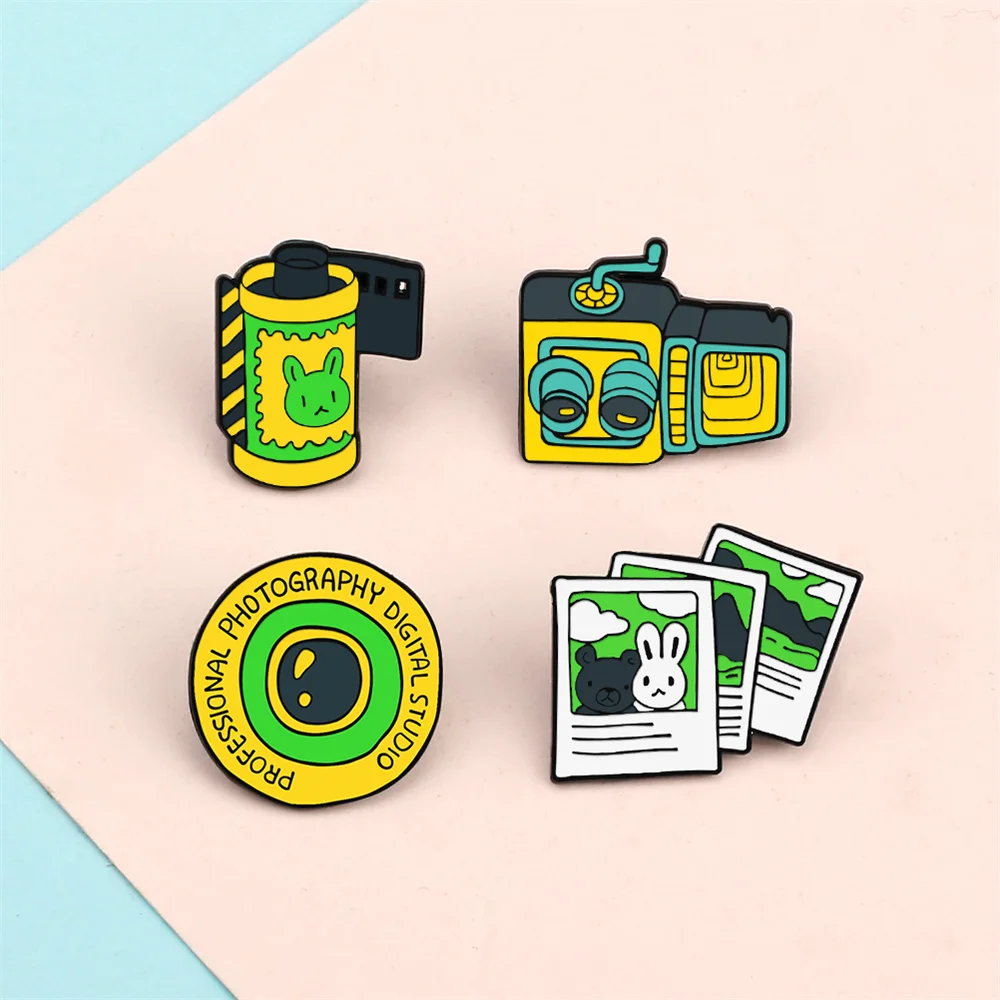 Retro Camera Enamel Pin Camera Lens Film Roll Picture Brooches Badge Lapel Jewelry Backpack Clothes Accessories Photography Gift