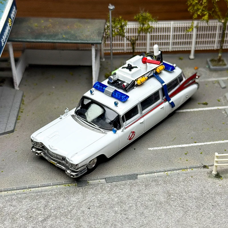 Novo em estoque ys 1:64 cadillac Ecto-1 ghost hunter carro simulação liga em miniatura modelo de carro fundido brinquedo personalizado presente ornamento