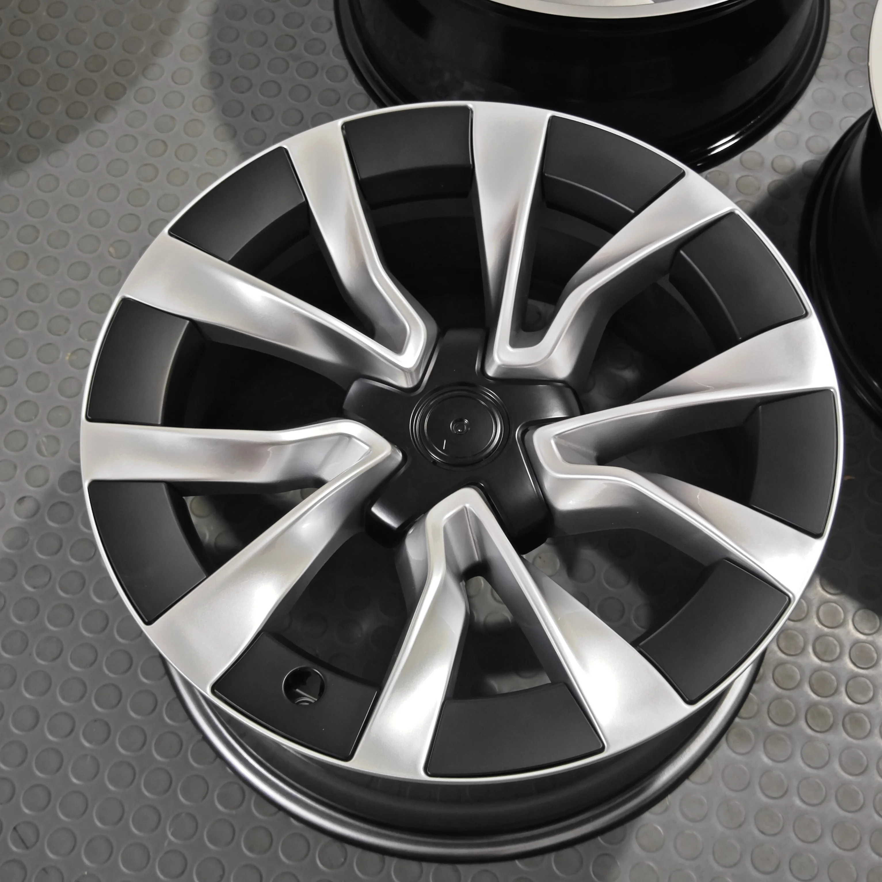  Light Weight Jentes 18 Inch 8.5j ET 36 5*114.3 Hyper Silver for Tesla Model 3/Y/X/S Passenger Car Alloy Wheels Rims