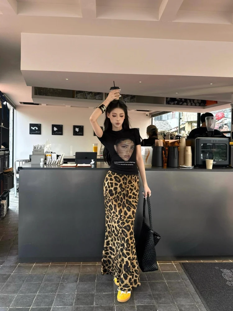 

Outflt Studio American Retro Hot Girl Set Women Summer Portrait Print T-irt Leopard Print f Skirt Two-piece Set