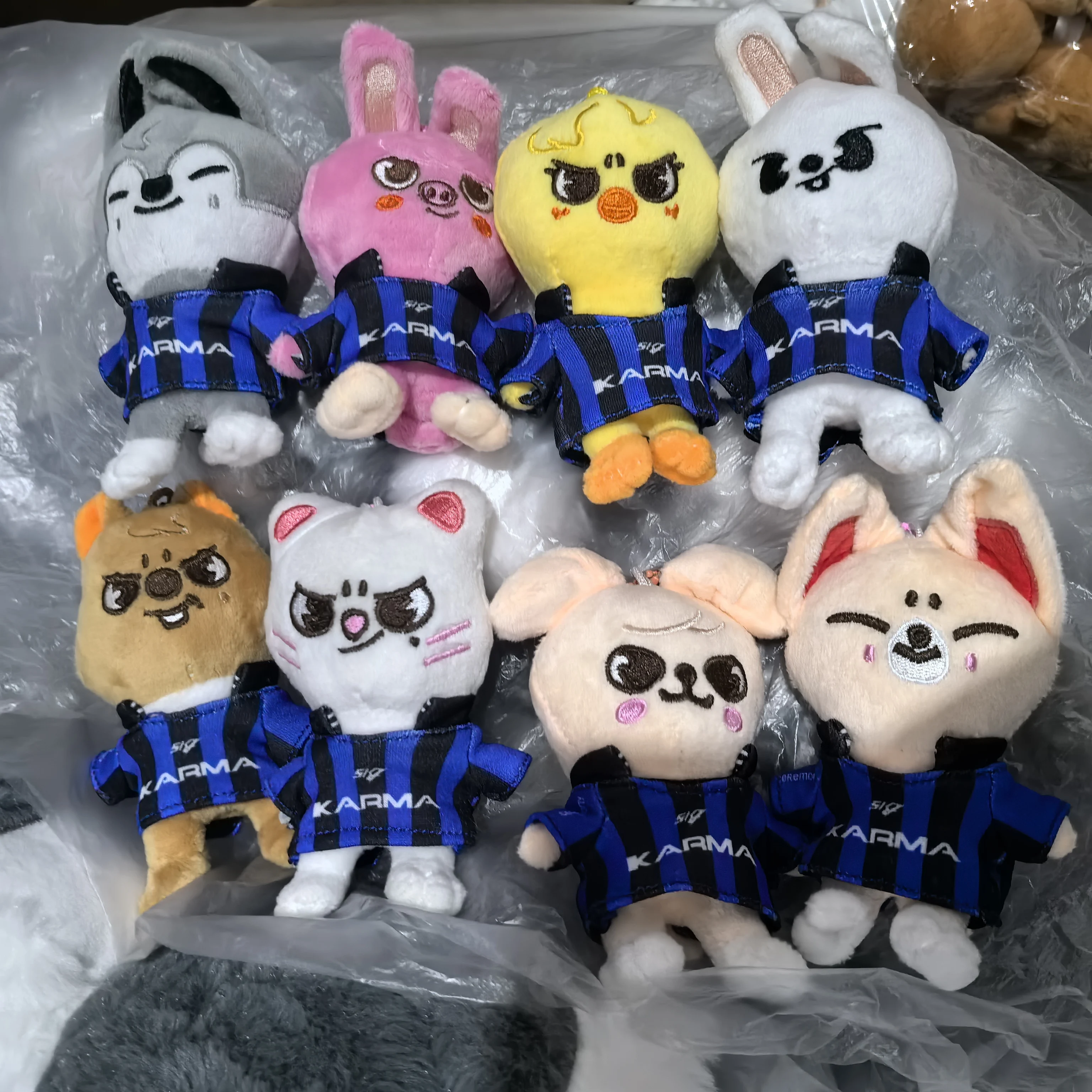 

KPOP новый Stray Kids корейский мальчик группа музыкальная звезда SKZOOP альбом серии KARMA милые наклейки слепая коробка плюшевые игрушки в наличии оптом