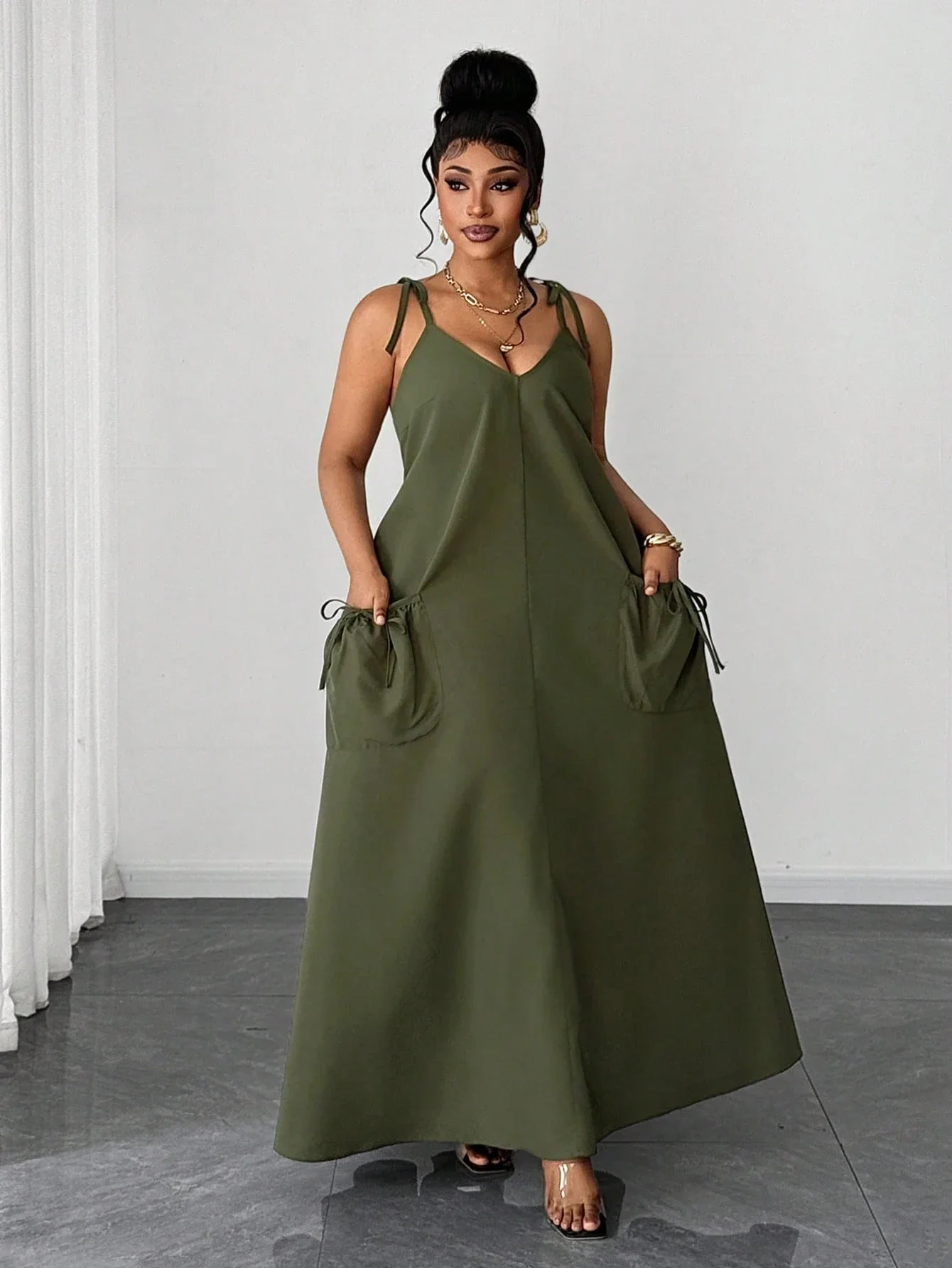 

Оливково-зеленое платье макси с тонкими бретелями, однотонное, в ретро-стиле, элегантное, с карманами