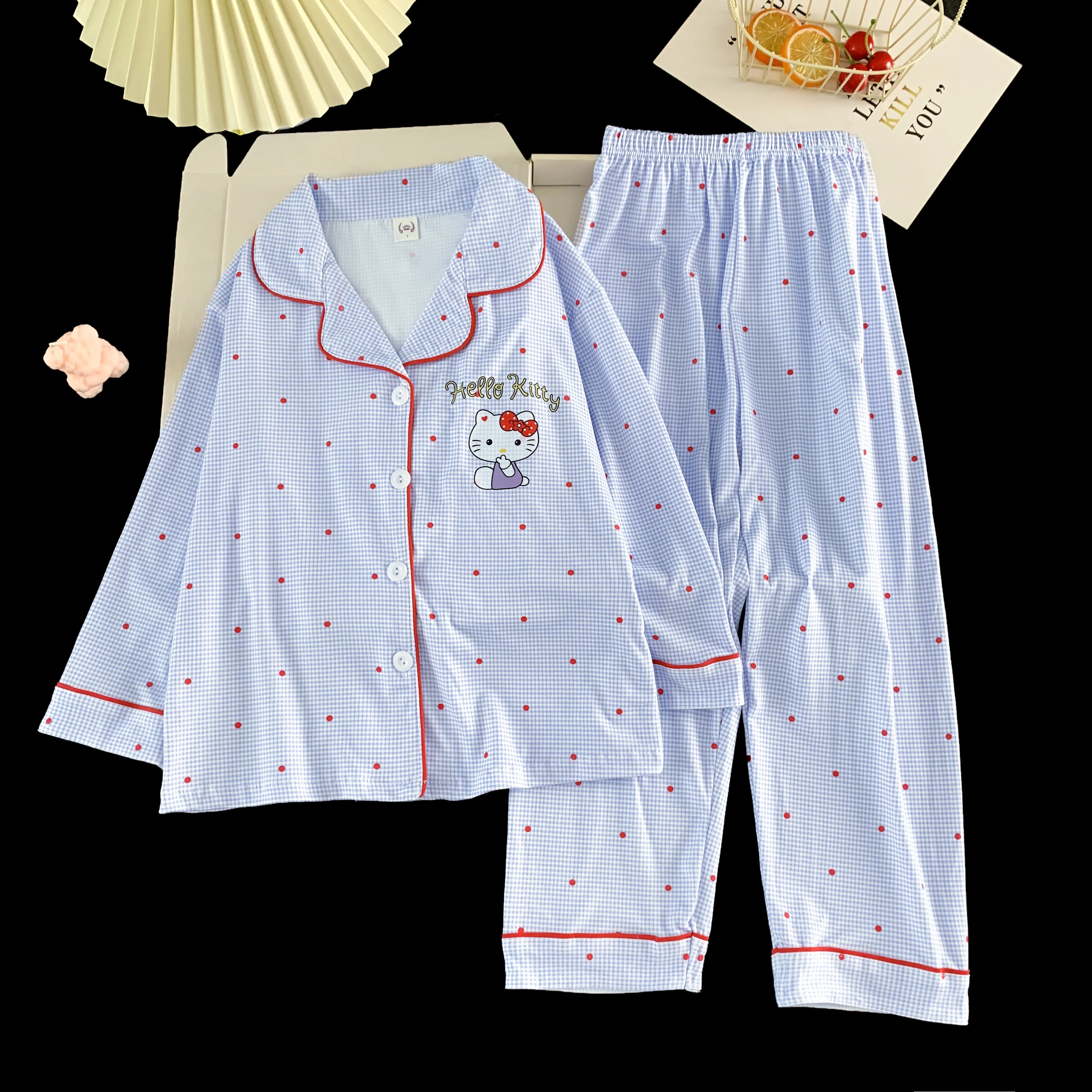 Pajama set with HELLO KITTY pattern, a long-sleeved top and matching pants, comfortable homewear
