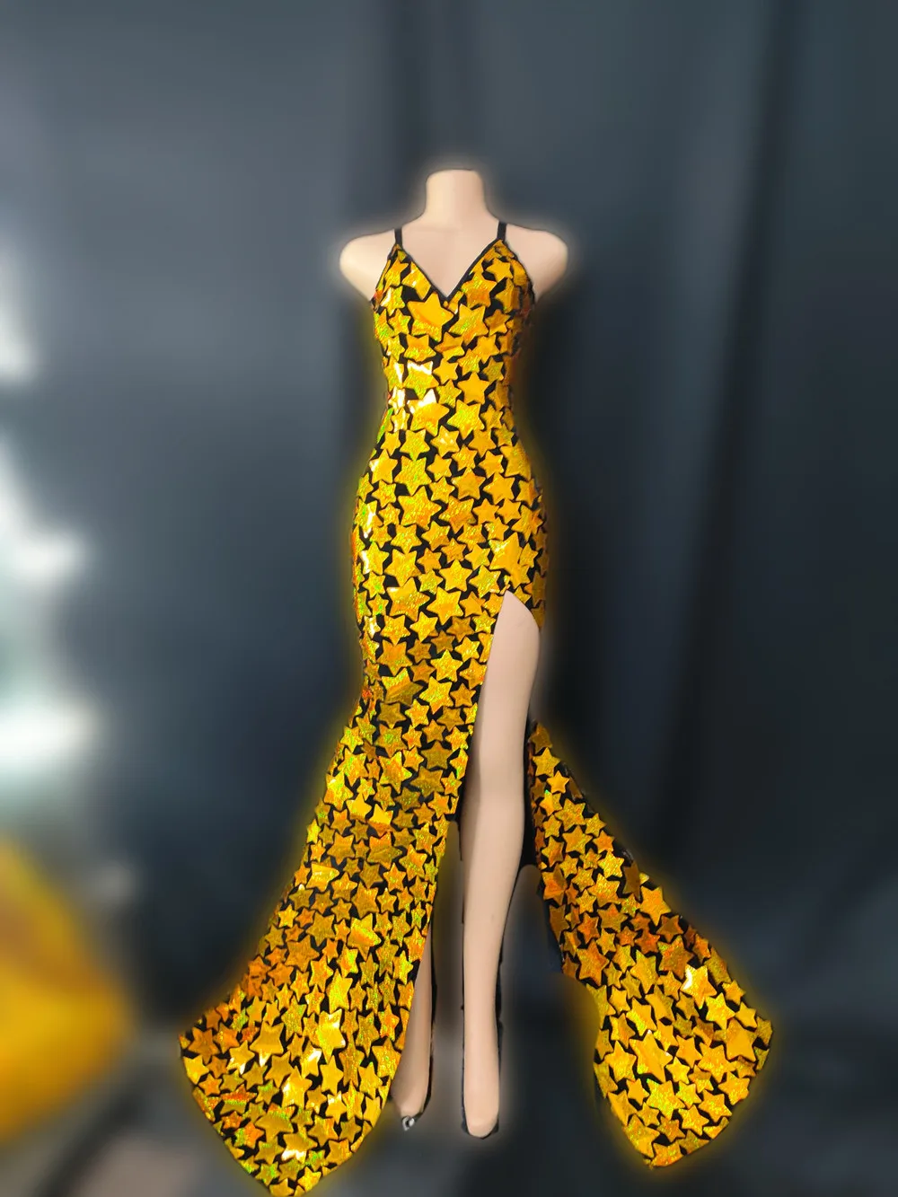 Disfraz de cantante con diseño de estrella dorada brillante, vestido largo con tirantes divididos y espejo láser, ropa de actuación para fiesta de cumpleaños y espectáculo