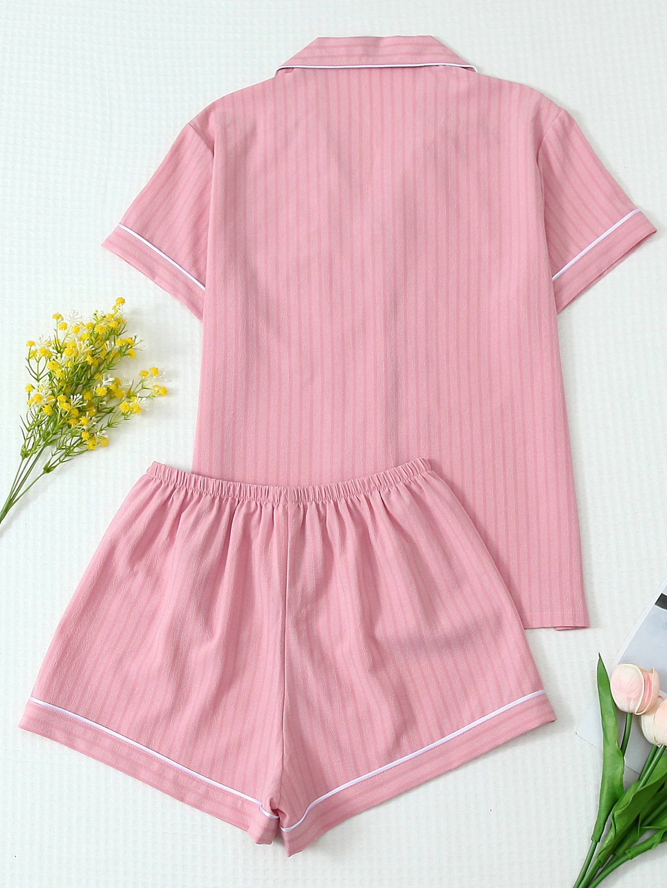 Two-Piece Comfortable Light Pink Striped Print Lapel Button-Down Short-Sleeve Top with Pockets and Bow Shorts Spring/Summer Women's Pajama Loungewear Set Suitable for Home Use