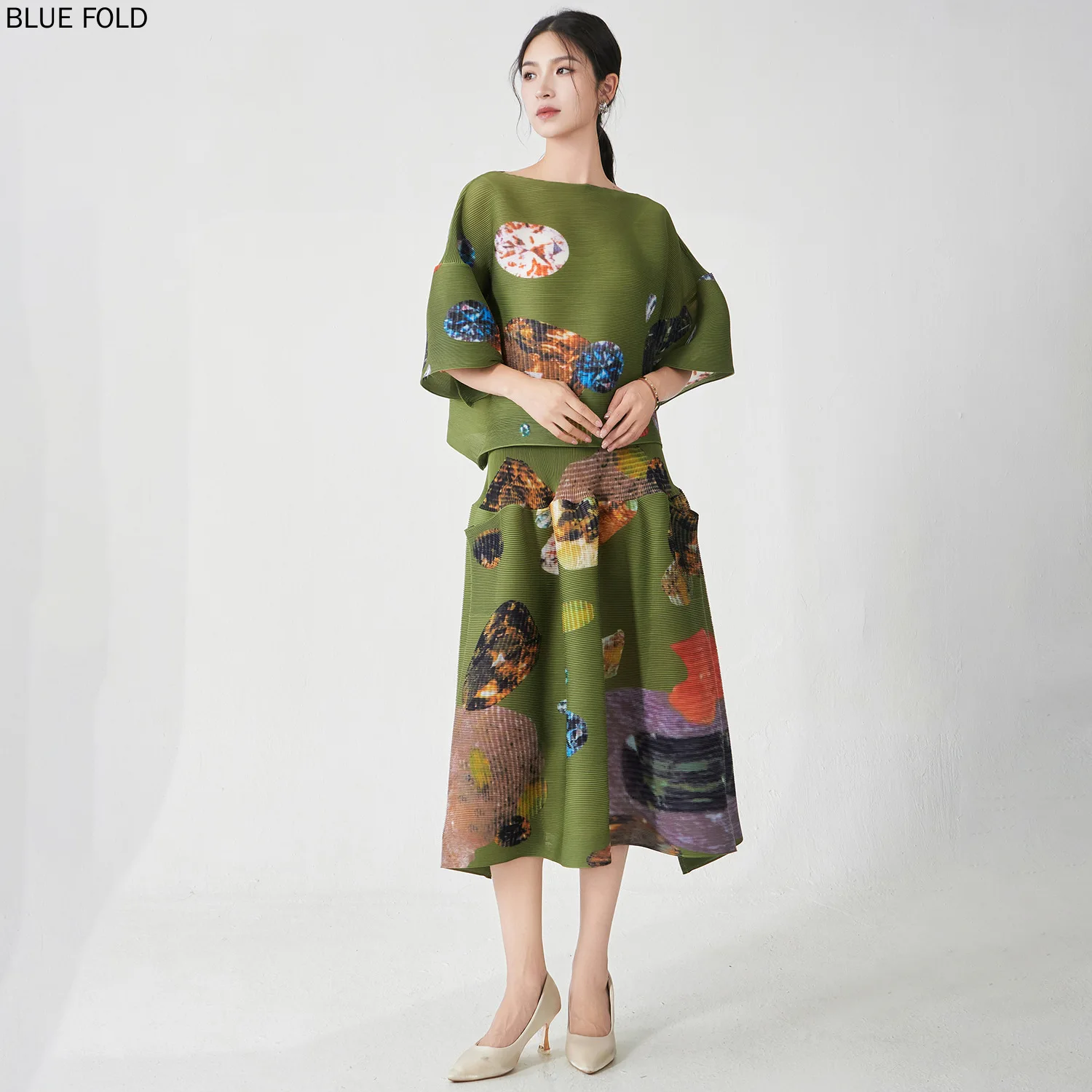 

Miyake Pleated Two-Piece Set for Women High-Quality Fashionable Printed Loose-Fitting Top and Skirt