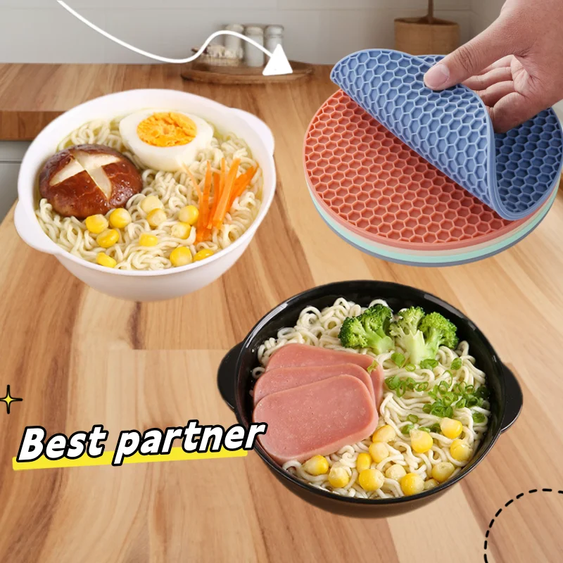 Noodle Bowl and Heat Pad Combination with Lid Double Ear Noodle Bowl Can Be Heated in The Microwave Lunch Box Hot Noodle Bowl