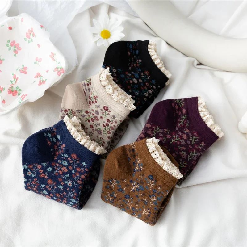 New Japanese girls lace boat socks floral retro women\'s socks Korean socks