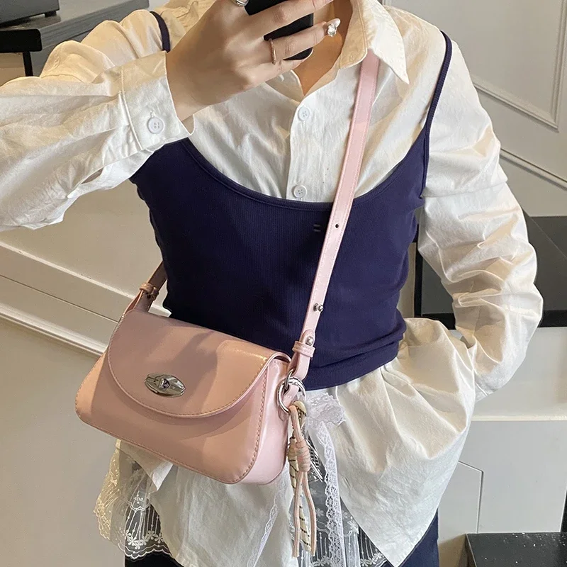 

Modern Minimalist Messenger Bag Women's Trendy Crossbody Handbag Vintage Leather Designer Purse With Letter Logo Paris Style