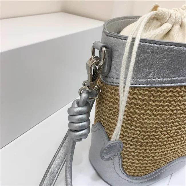 New Popular Trendy Bucket Bag 2024 Patchwork Designed Straw Shoulder Bag For Vacation Vintage Holiday Beach Woven Underarm Bags