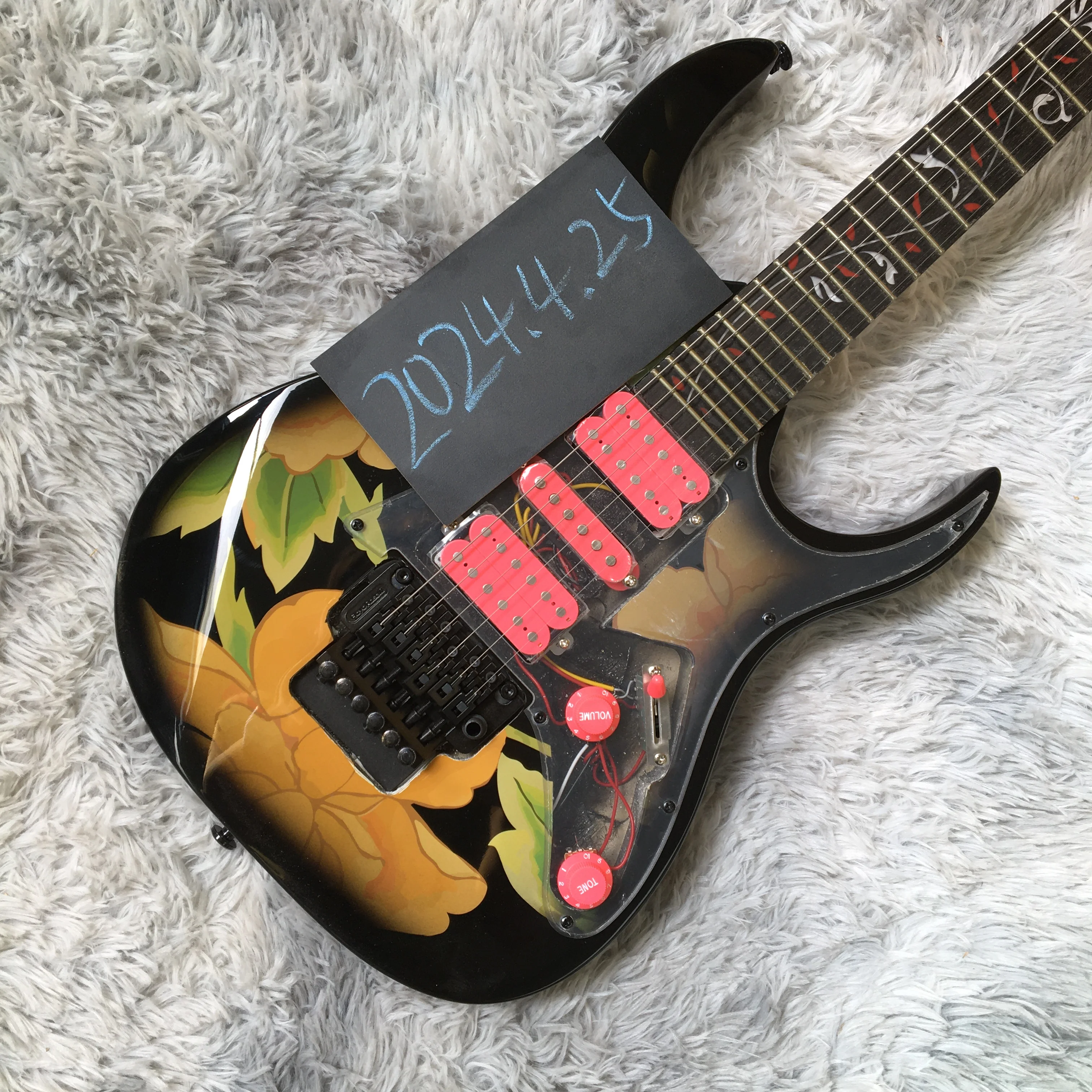 

Free shipping Custom 6-String Electric Guitar Rosewood Fingerboard In Stock Immediate delivery Guitars black hardware guitarra