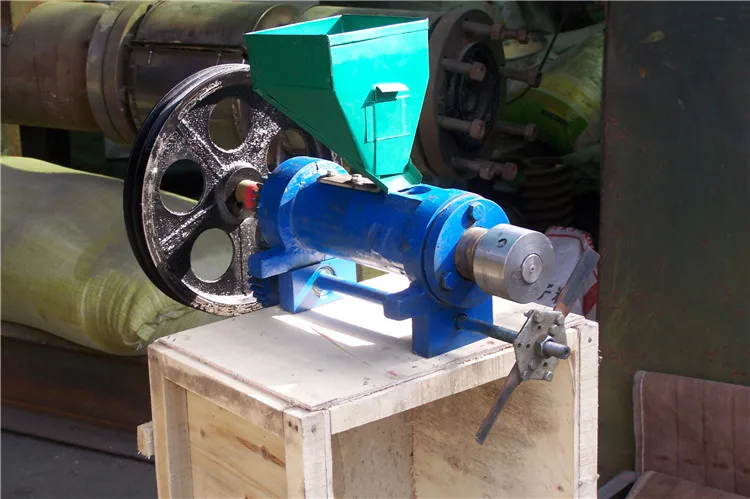 Dobrej jakości maszyna do rozdmuchiwania przekąsek Mała maszyna do rozdmuchiwania kukurydzy ryżowej