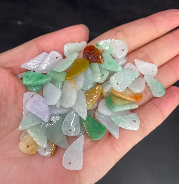 10 قطعة اليشم الطبيعي الزمرد ثلاثي الألوان ليف حبة DIY بها بنفسك اكسسوارات الإسورة القرط مجوهرات موضة منحوتة باليد الحظ تميمة مخصصة