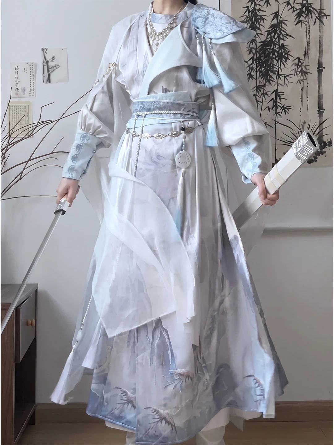 Stylish round Neck Robe Cosplay Costume for Men And Women Elegant Youthful Martial Arts Style Traditional Chinese Clothing