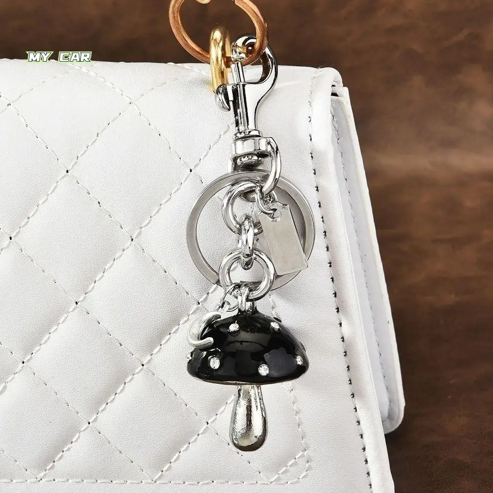 

Trend Moon Mushroom Modeling Mushroom Keychain Fashion Unique Car Key Ring Exquisite Creative Bag Pendant Hanging Ornaments