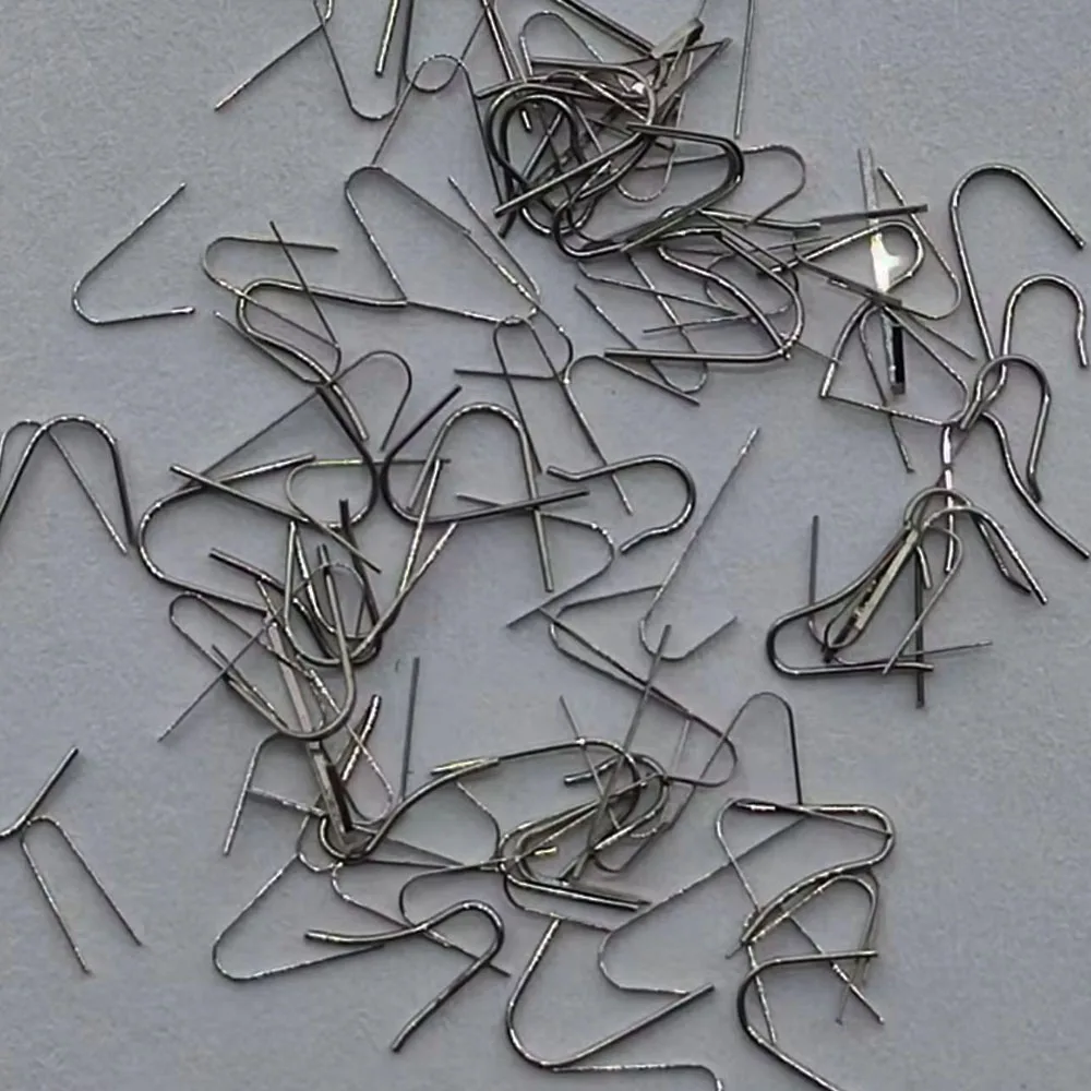 Watch movement accessories, miscellaneous U-shaped V-shaped springs, various sizes, a bag of approximately 100 pieces