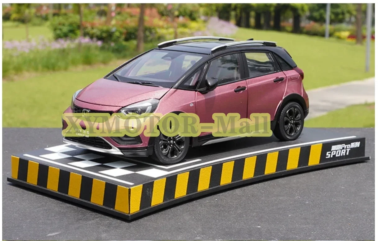 

1:18 для GAC Honda CROSSTAR FIT 2023 модель автомобиля из сплава Литые металлические хобби игрушки для детей мальчиков подарки демонстрация коллекционные украшения