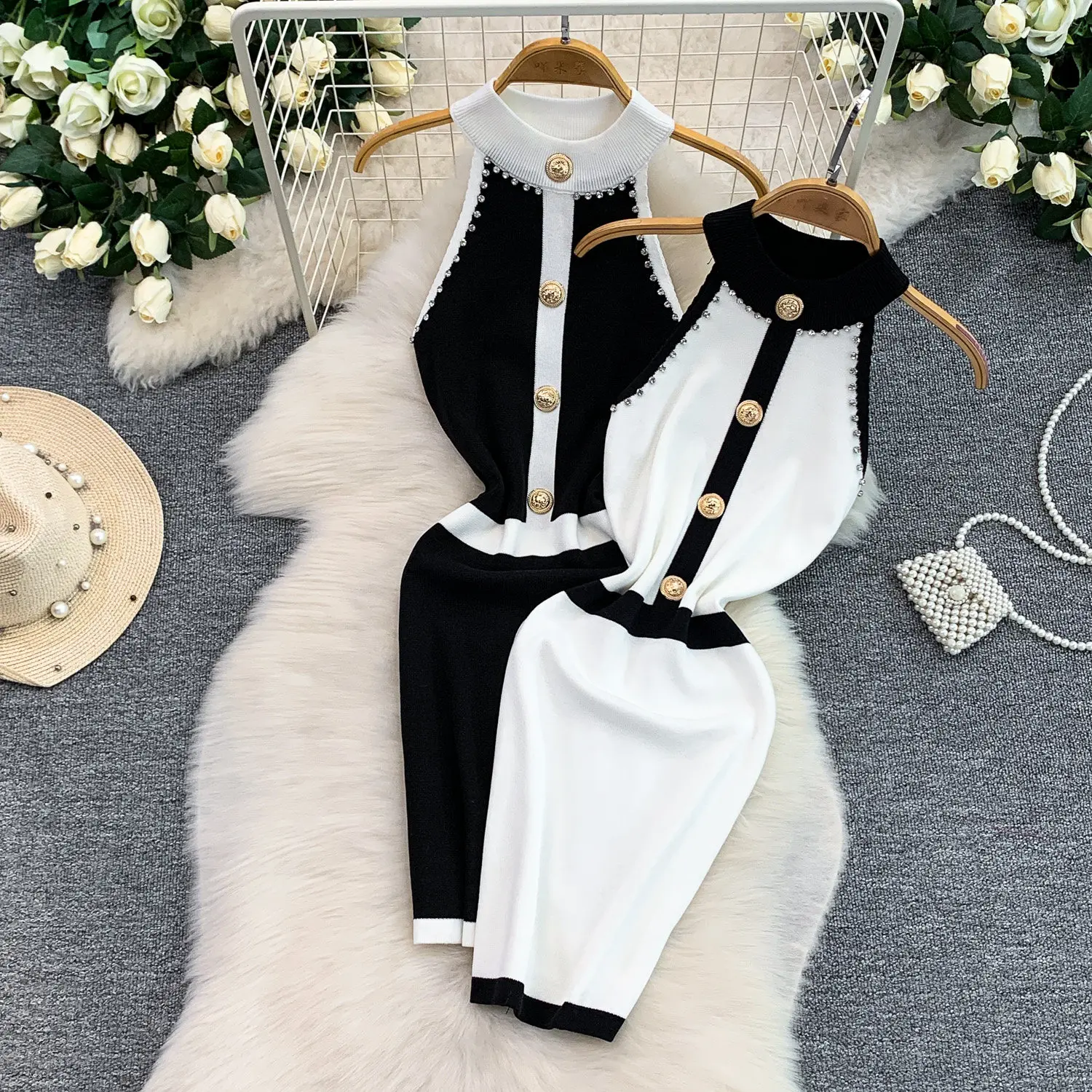 Sommer Damen O-Ausschnitt Ärmelloses Strickkleid mit Diamanten-Dekoration Metallknöpfe Bodycon Wickelkleid Outfit