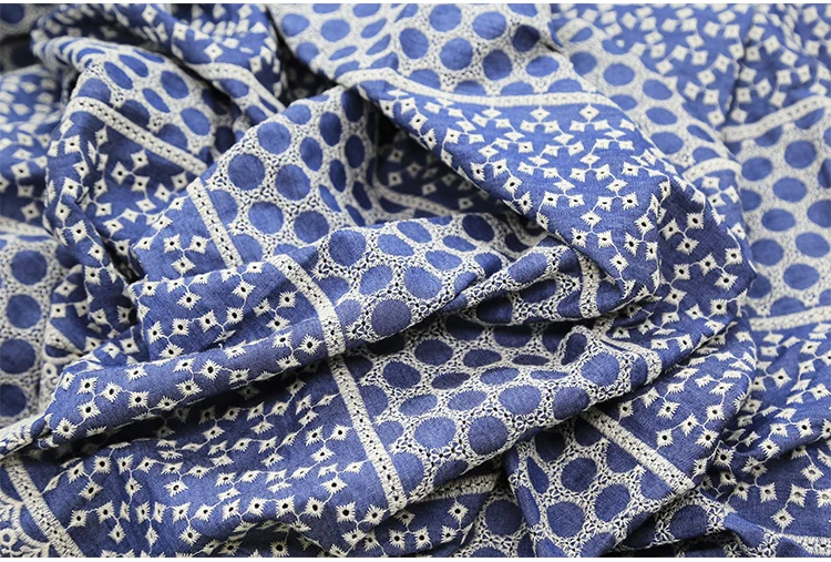 Wysokiej jakości niebieski haft tkanina bawełniana odzież sukienka Handmade DIY akcesoria do szycia przez metr