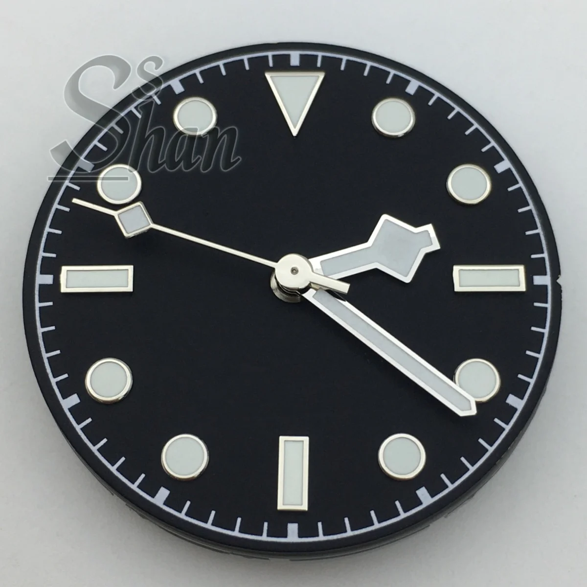 時計ダイヤル 29mm 赤、白、黒、青のダイヤル、スノーフレーク針、緑色の発光、NH35 ETA PT5000 ムーブメントに適しています。