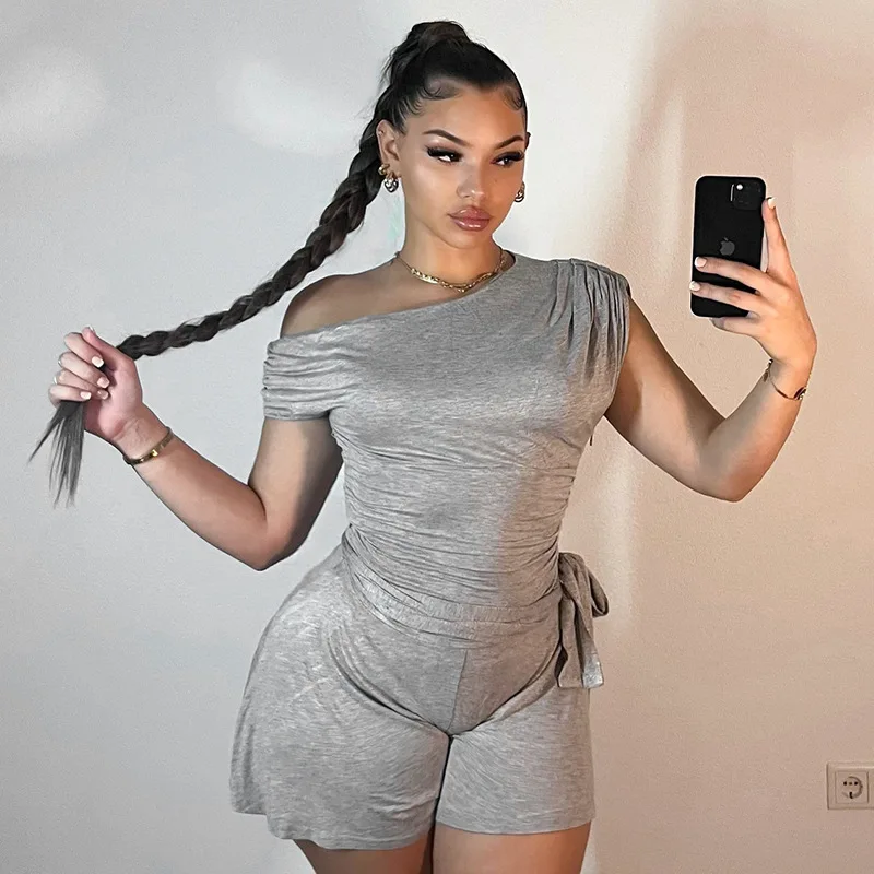 

Новые женские модные однотонные однотонные топы без рукавов с наклонными плечами в Европе и США, тонкие шорты на шнуровке, сиамские шорты.