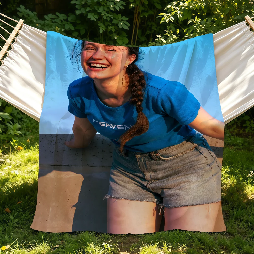 Singer S-Sigrid Blanket Suitable For Sofas Beds Offices Cars Outdoor Travel An Ideal Gift For Friends Family