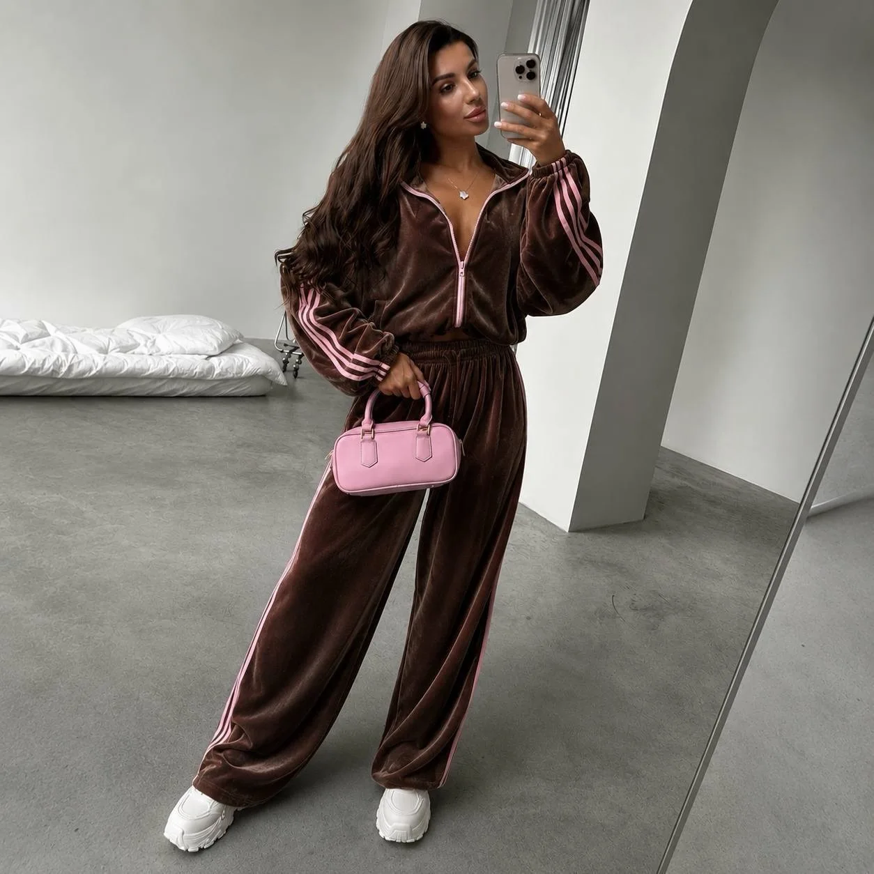 2026 New Velvet Contrasting Three-bar Sports Suit Women's Stand-up Collar Zipper Jacket High-waisted Drawstring Wide-leg Sweatpa