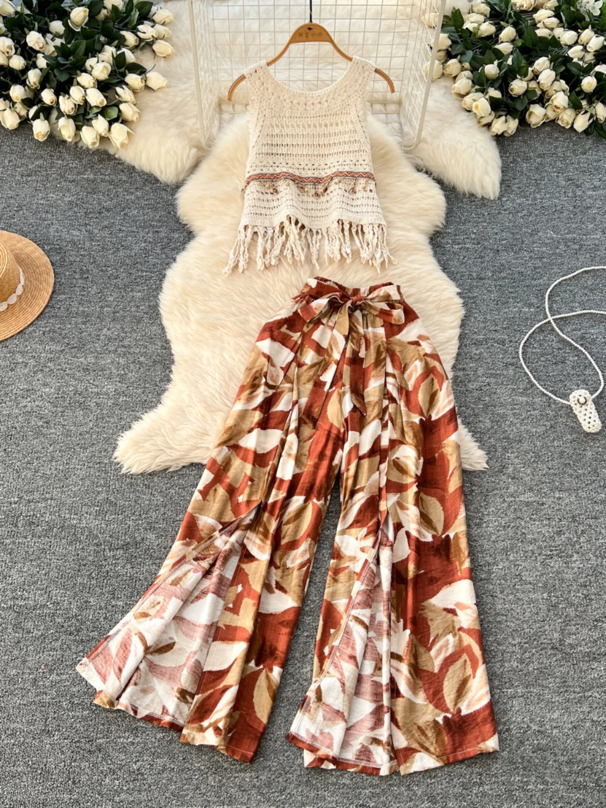 

n Sle Women's Knitted Hollow out Tassel Crop Top And High Waist Floral Wide Leg Pants Faion Set Summer Outfit