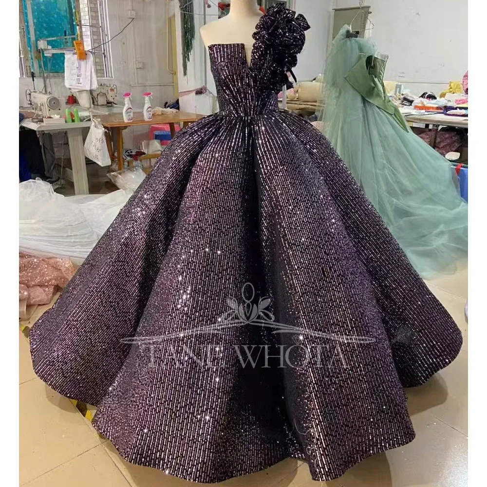 Luxe Strapless Sleeveless Evening Dress with 3D Flowers Sequins Black Gold Lace-up Back Customized Women's Party Gown