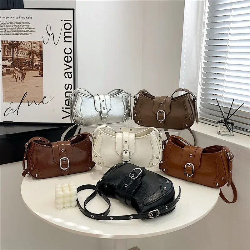 

2024 New Leisure Underarm Bag Women's Fashion Design Versatile Advanced Retro Shoulder Crossbody bag Baguette handbag hot purses