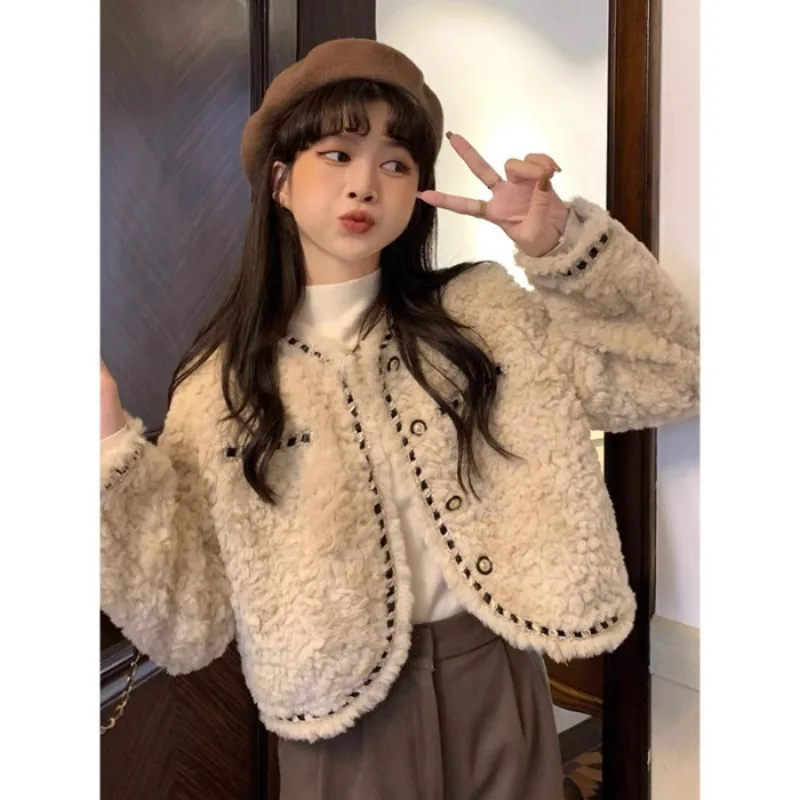 

Lamb Wool Coat for Women's 2023 Autumn/Winter New Leisure Slim Fit Short Small Thick Plush Office Women's Versatile Cardigan Top