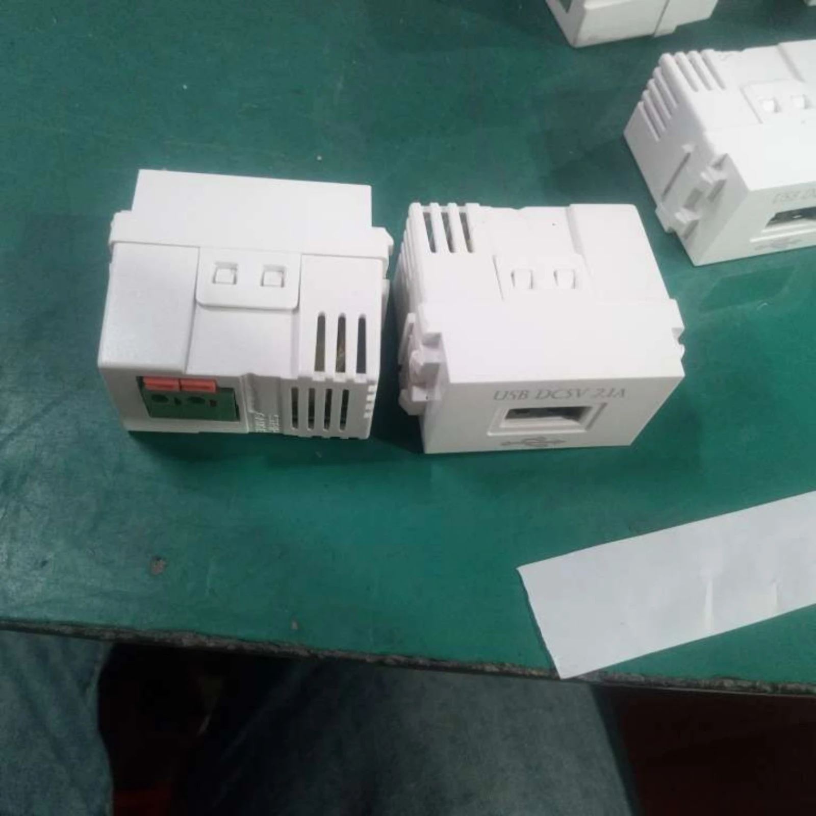 

USB Wall Module Modular USB-Power Module Electrical Part Compact Electronics Parts Locking Tabs