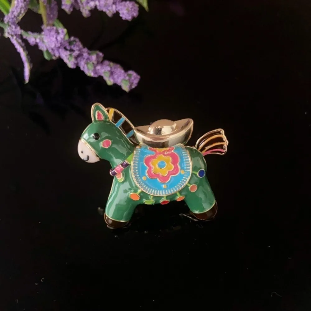 

Green Enamel Yuanbao Horse Brooch Chinese New Year Jewelry Accessories Zodiac Pony Pin Personality Charm Classic