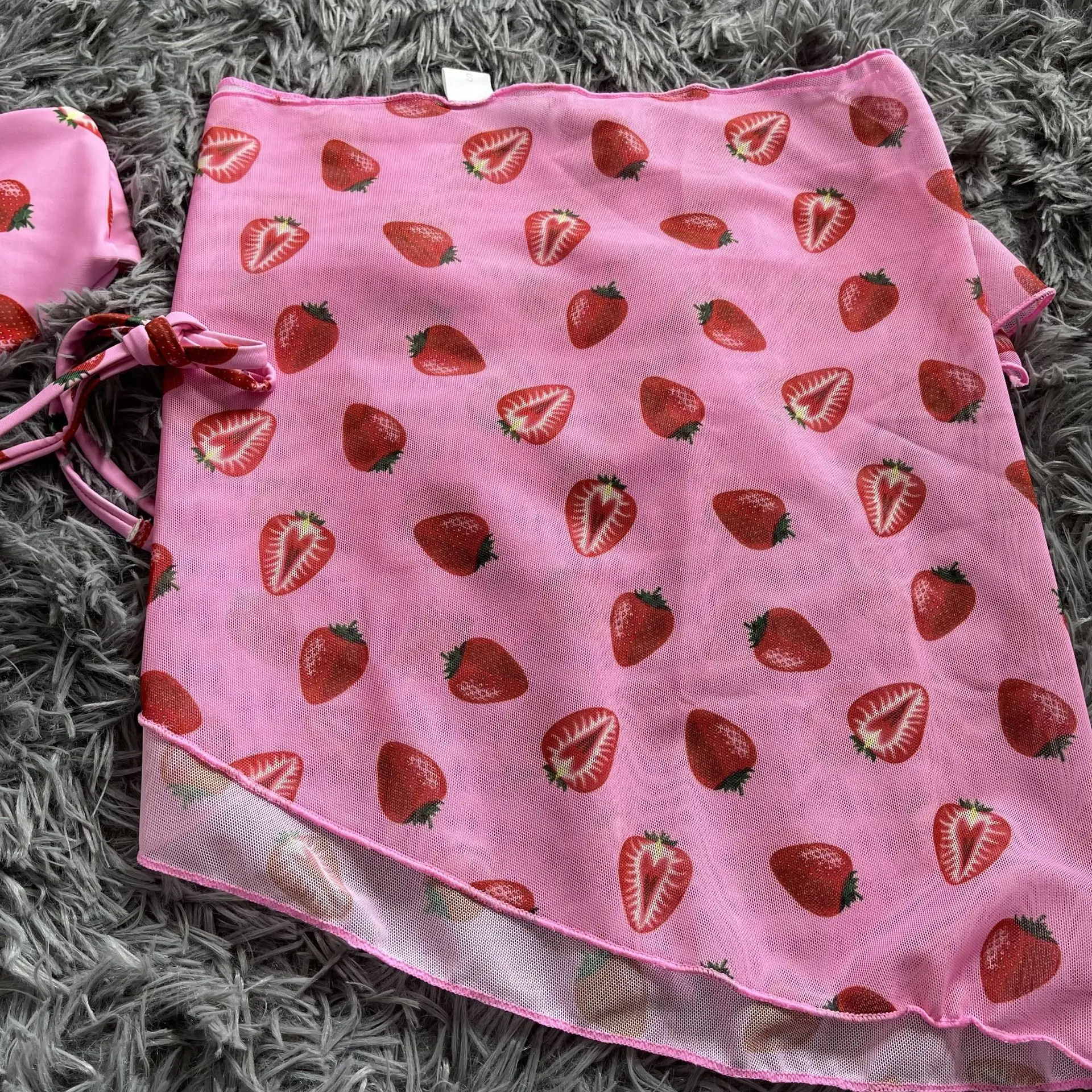 Novo com sarong morango impresso halter bikini feminino maiô feminino banho de 3 peças conjunto biquíni banhista natação