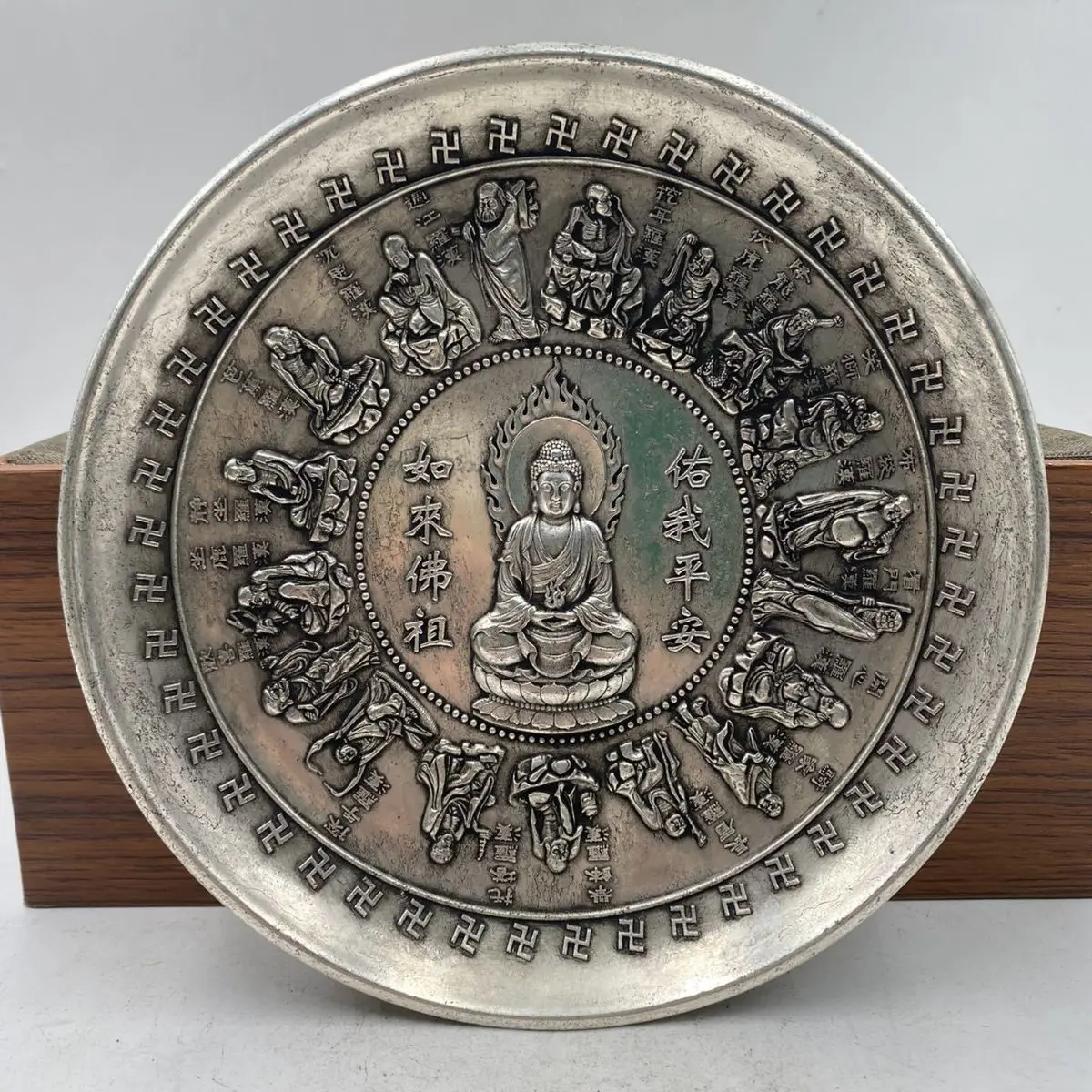 

Old Objects Eighteen Arhats Old Silver Plate Tathagata Buddha Plate Ornament Qianlong Royal Gift Old Goods Collection