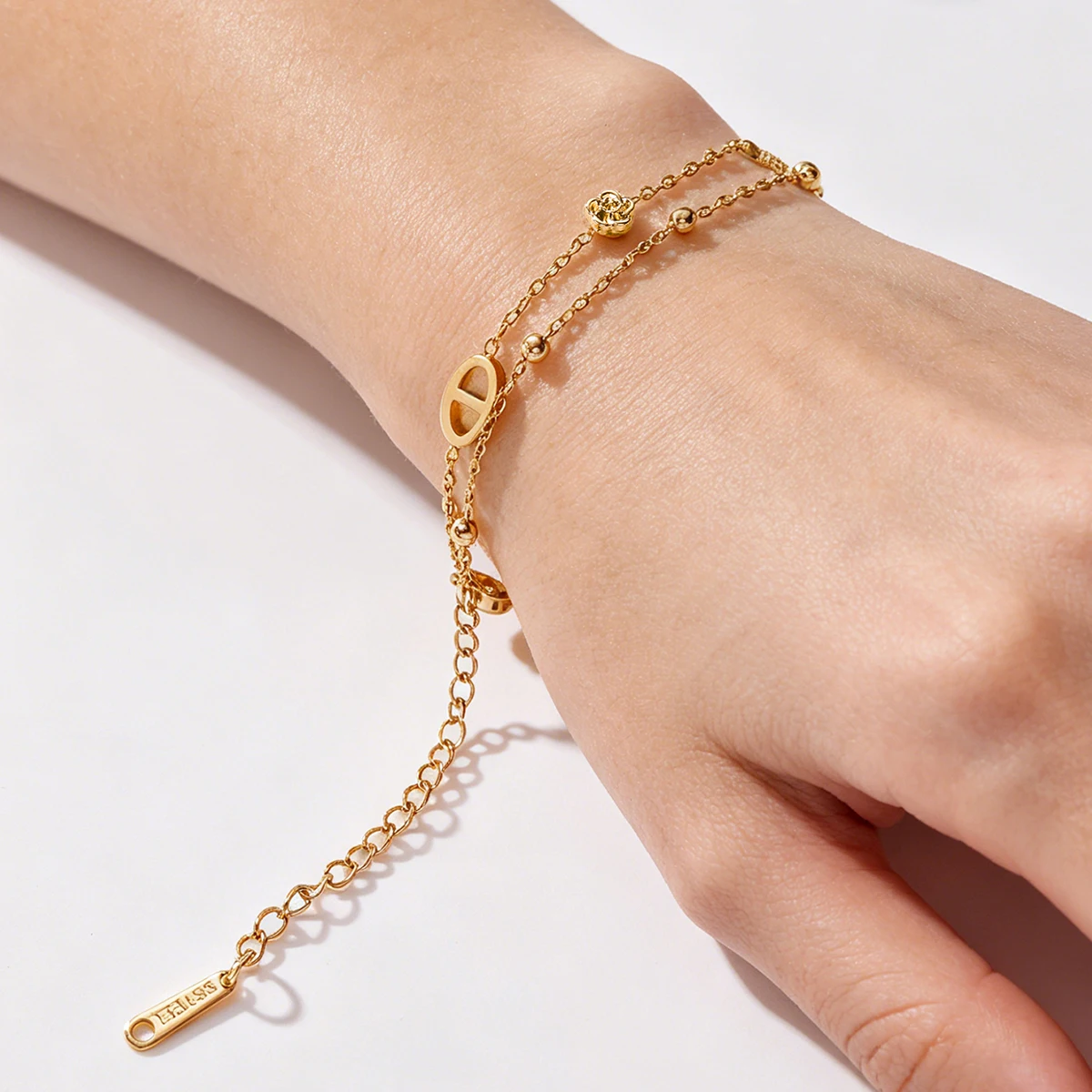 Vergoldetes Doppelschichtiges Schweinenasen-Armband, Einzelnes Ovales Glieder-Mini-Twist-Blumen- & Kugelperlen-Stapelarmband für Damen