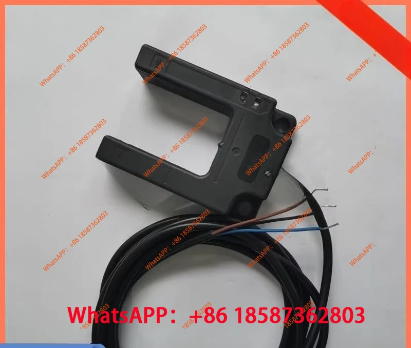 Flat layer sensor SHU30-M31DNP-F elevator photoelectric switch D04ZNK-F1 quality assurance