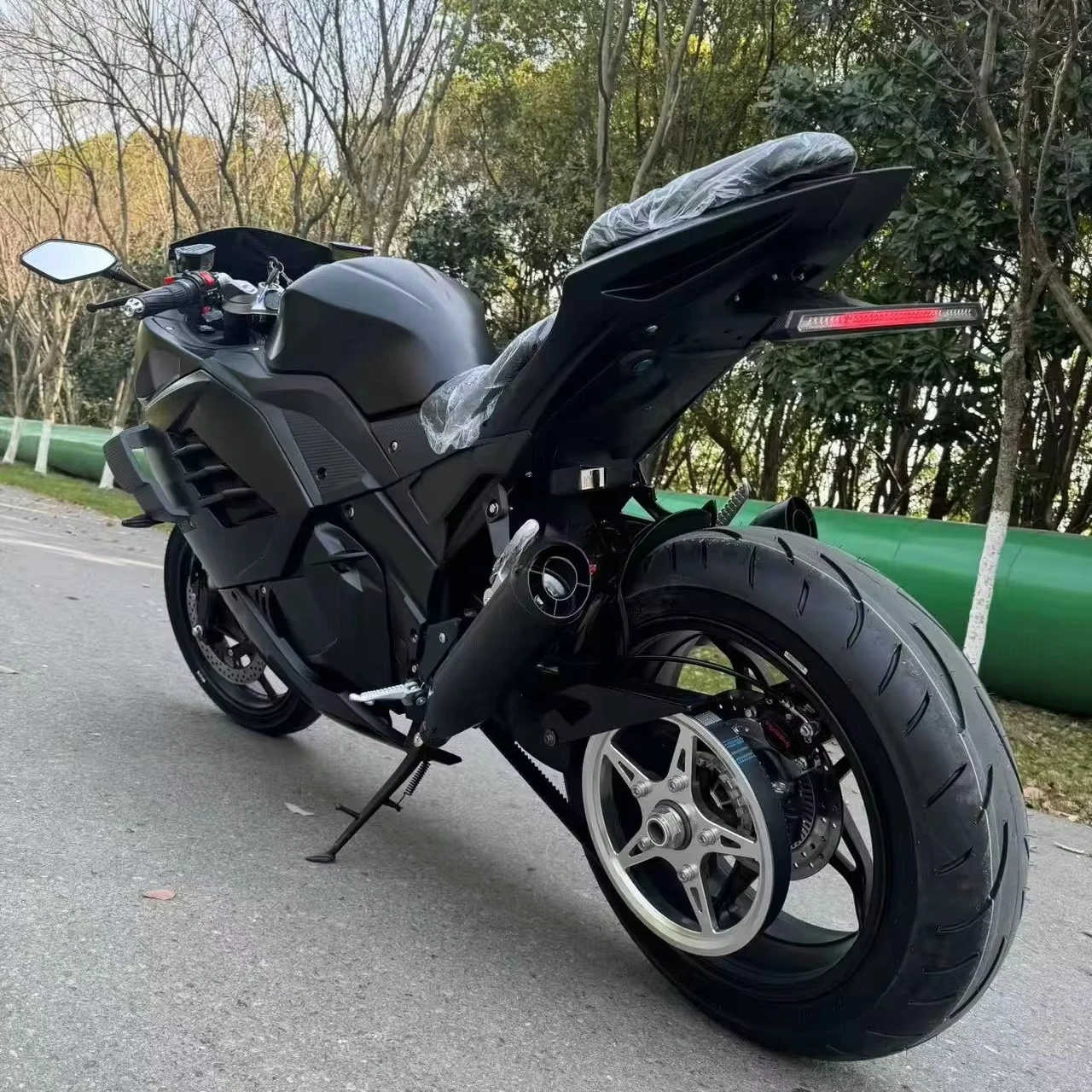 STLF 2026 Factory Direct Sale Ducati Panigale Electric Racing Motorcycle 140-150km/h