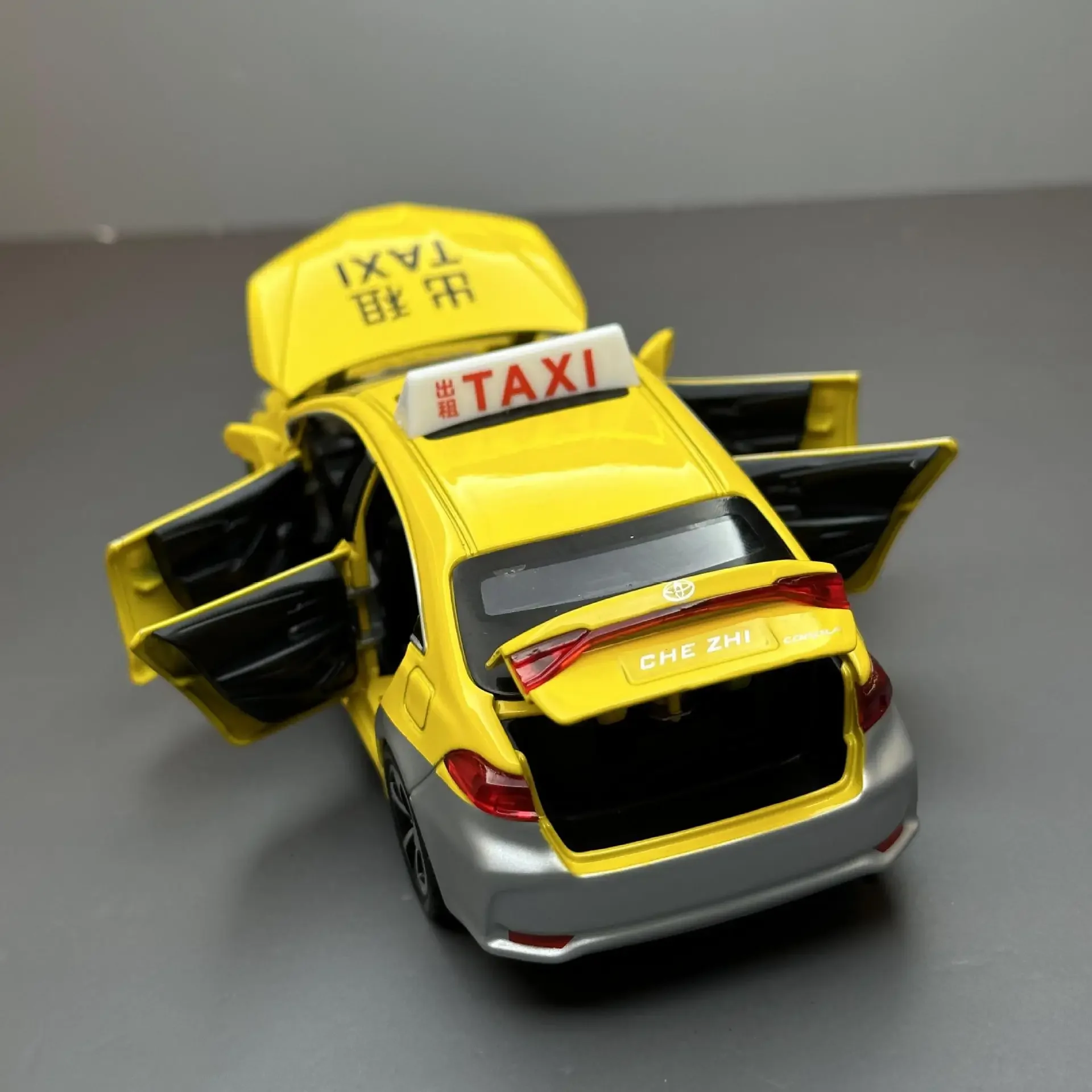 1:32 Toyota Corolla taxi lega auto diecast e veicoli giocattolo modello di auto suono e luce tirare indietro giocattoli per auto per i regali dei bambini A633