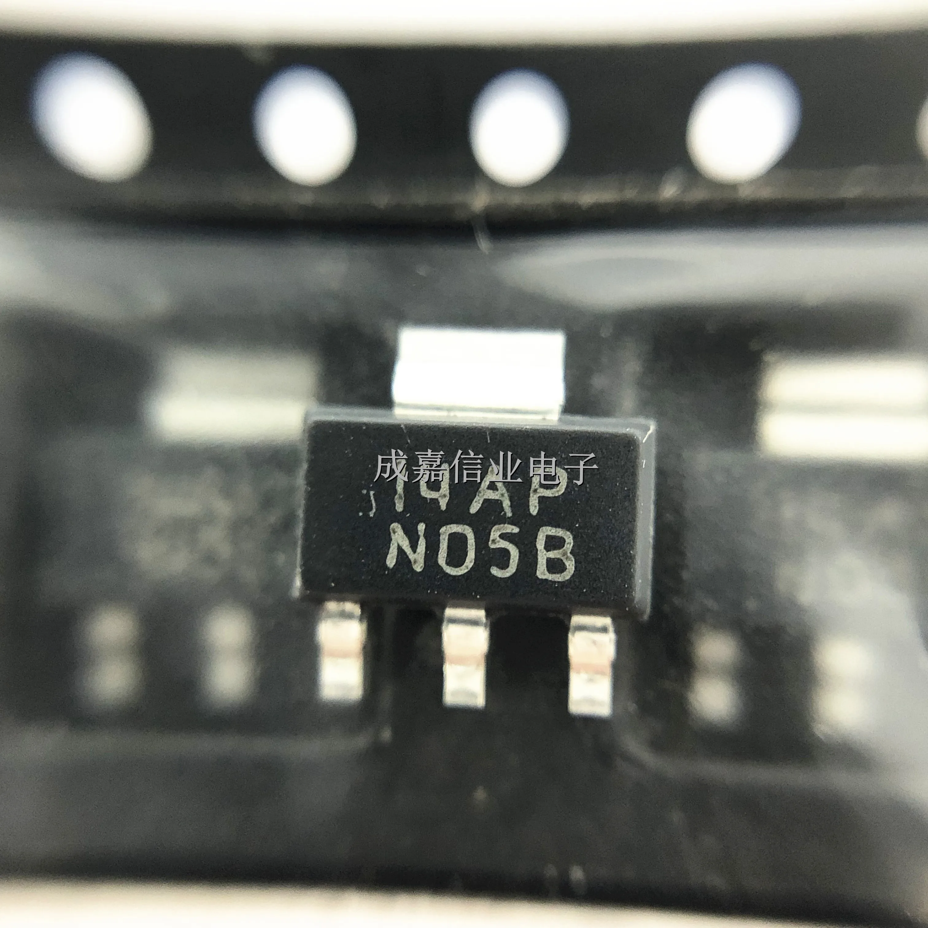 10pcs/Lot LM1117IMPX-3.3/NOPB SOT-223-4 MARKING;N05B LDO Voltage Regulators 800MA 3.3V Operating Temperature:- 40 C-+ 125 C