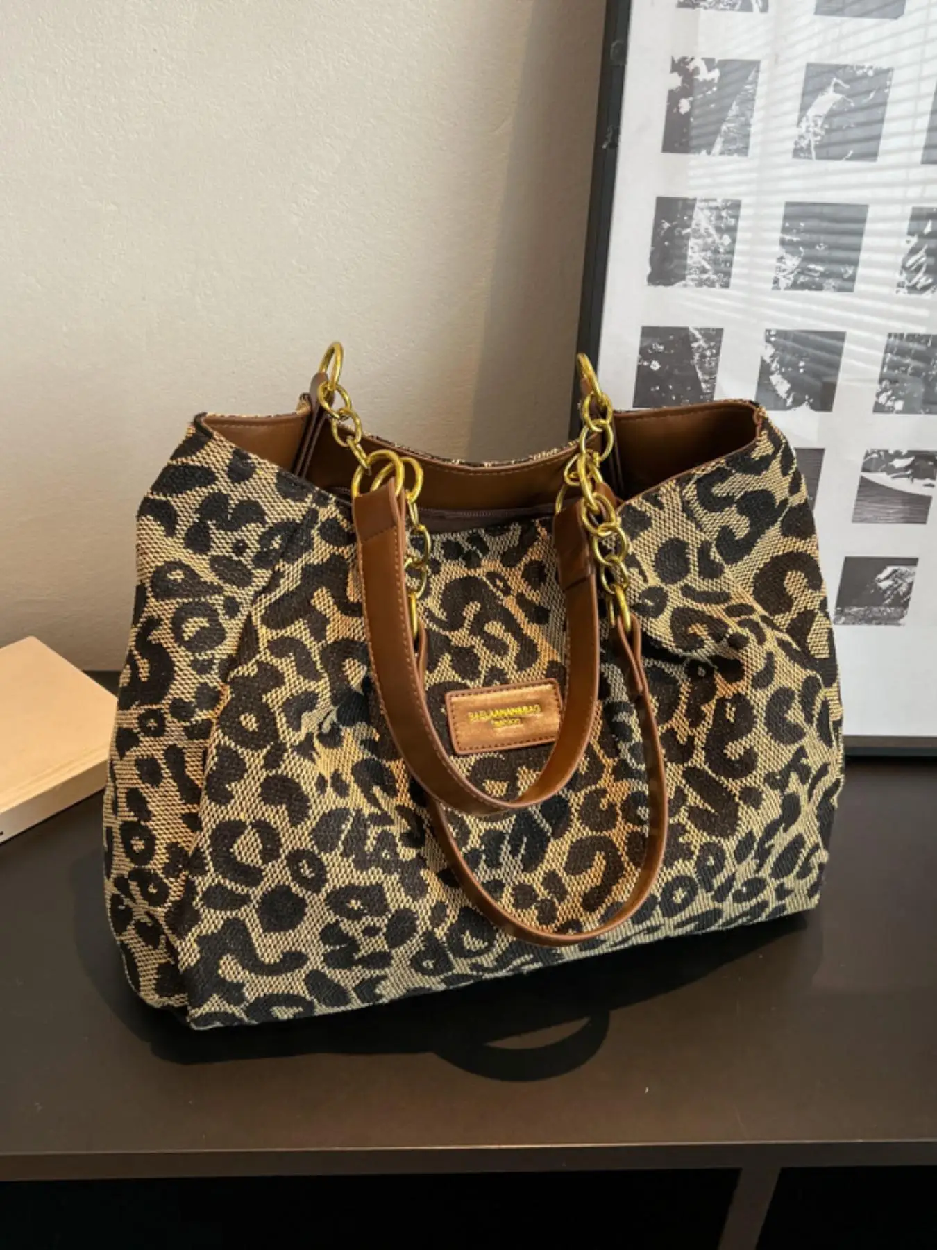 

Large capacity commuting Leopard tote bag, lightweight and versatile shoulder bag shopping bag, solid color bag