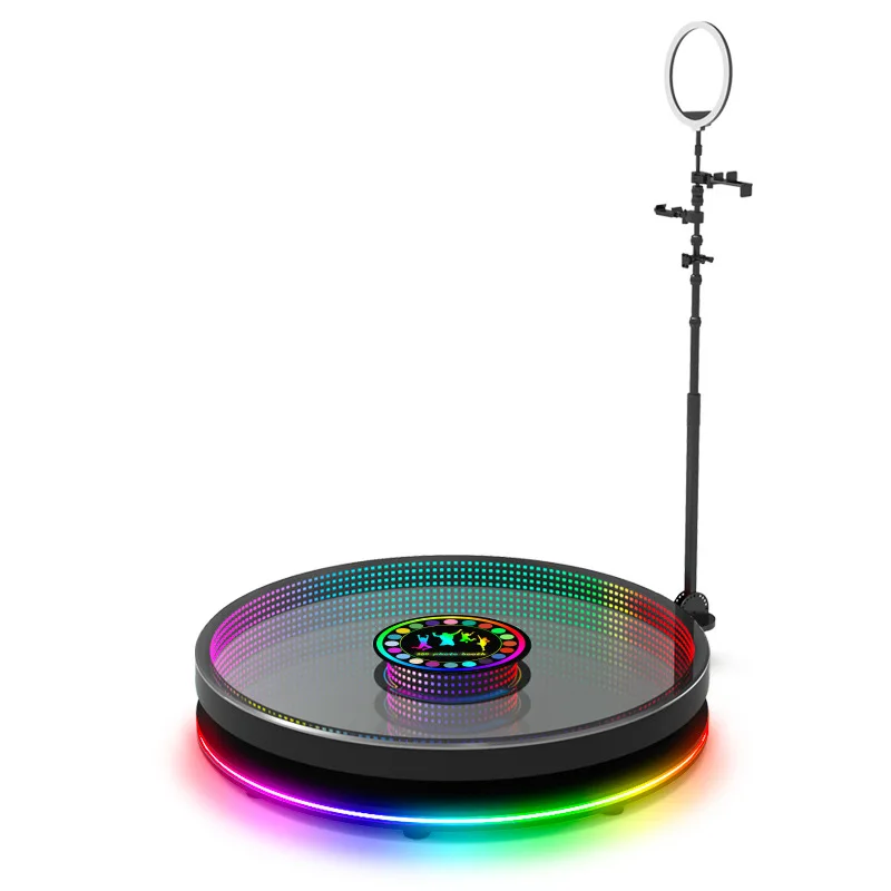 

360-Degree photo booth revolving around the camera station