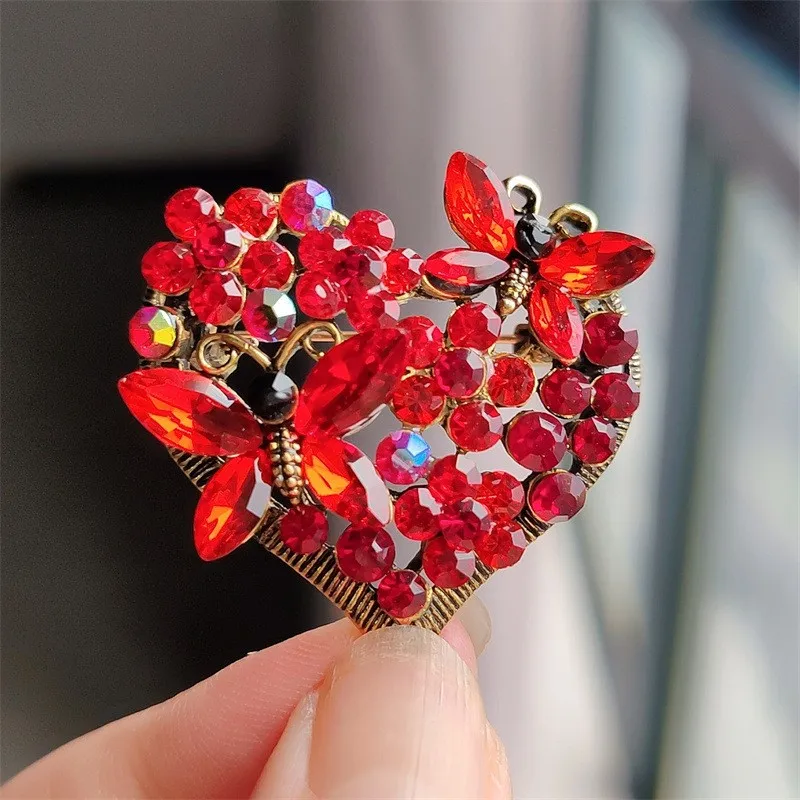 Romantic Rhinestone Love Heart Butterfly Brooches for Women Bule Red Color Crystal Exquisite Luxury Party Office Brooch Pins