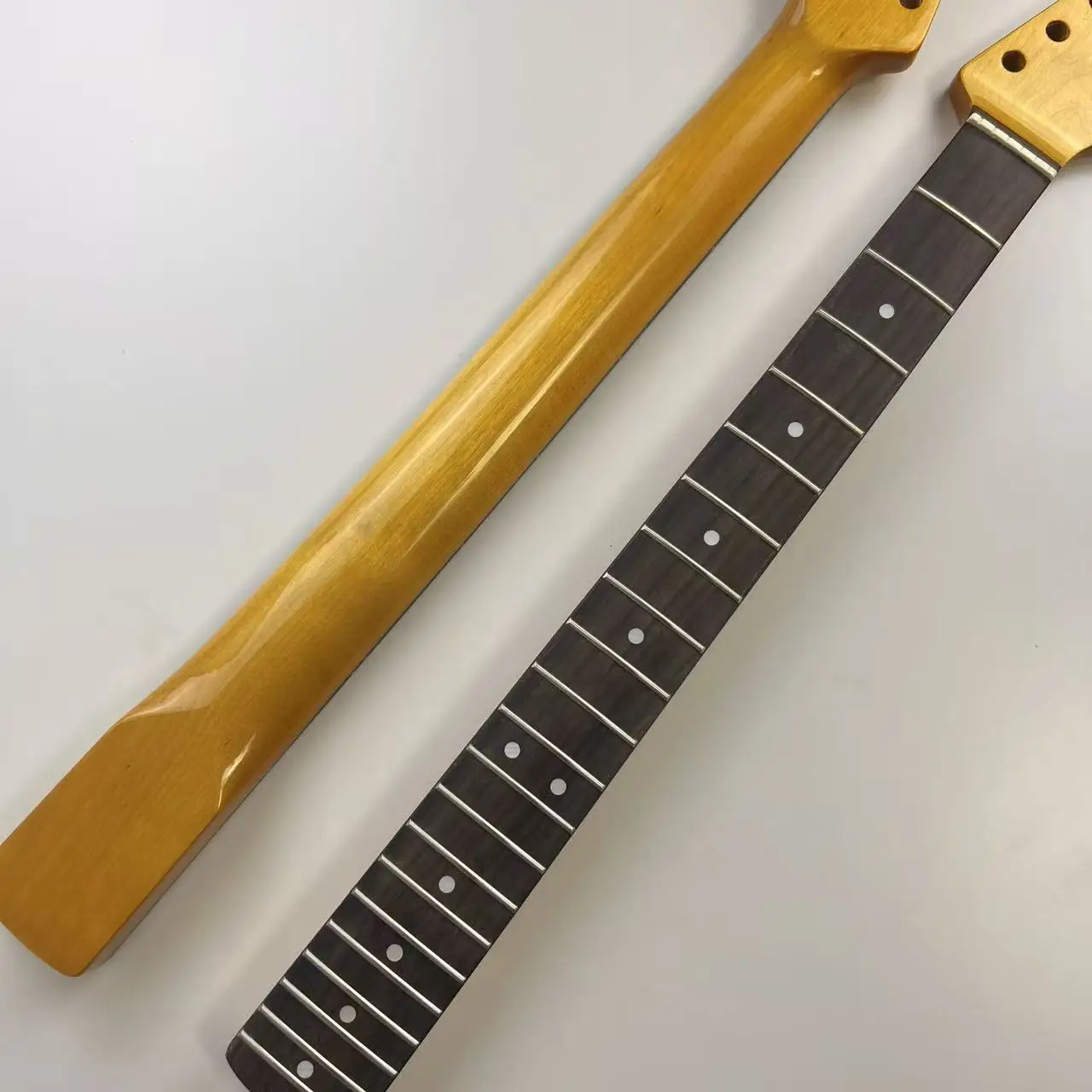 Vintage ST Gitarrenhals 21 Bünde Glänzendes Kanadisches Ahornholz Hellgelbes Palisander-Griffbrett Gitarrenzubehör – Detail 1