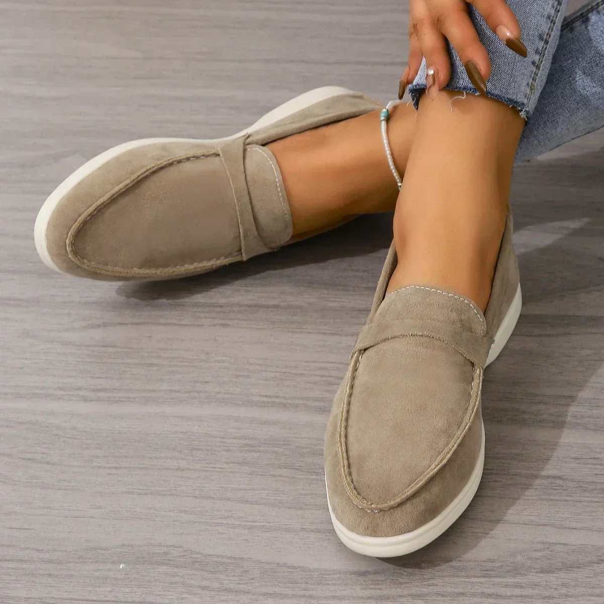 

Plus Size Spring Women's Low Top Sneakers New Slip on Flats Casual Shoes for Women Outdoor Light Walking Shoes Female Loafers
