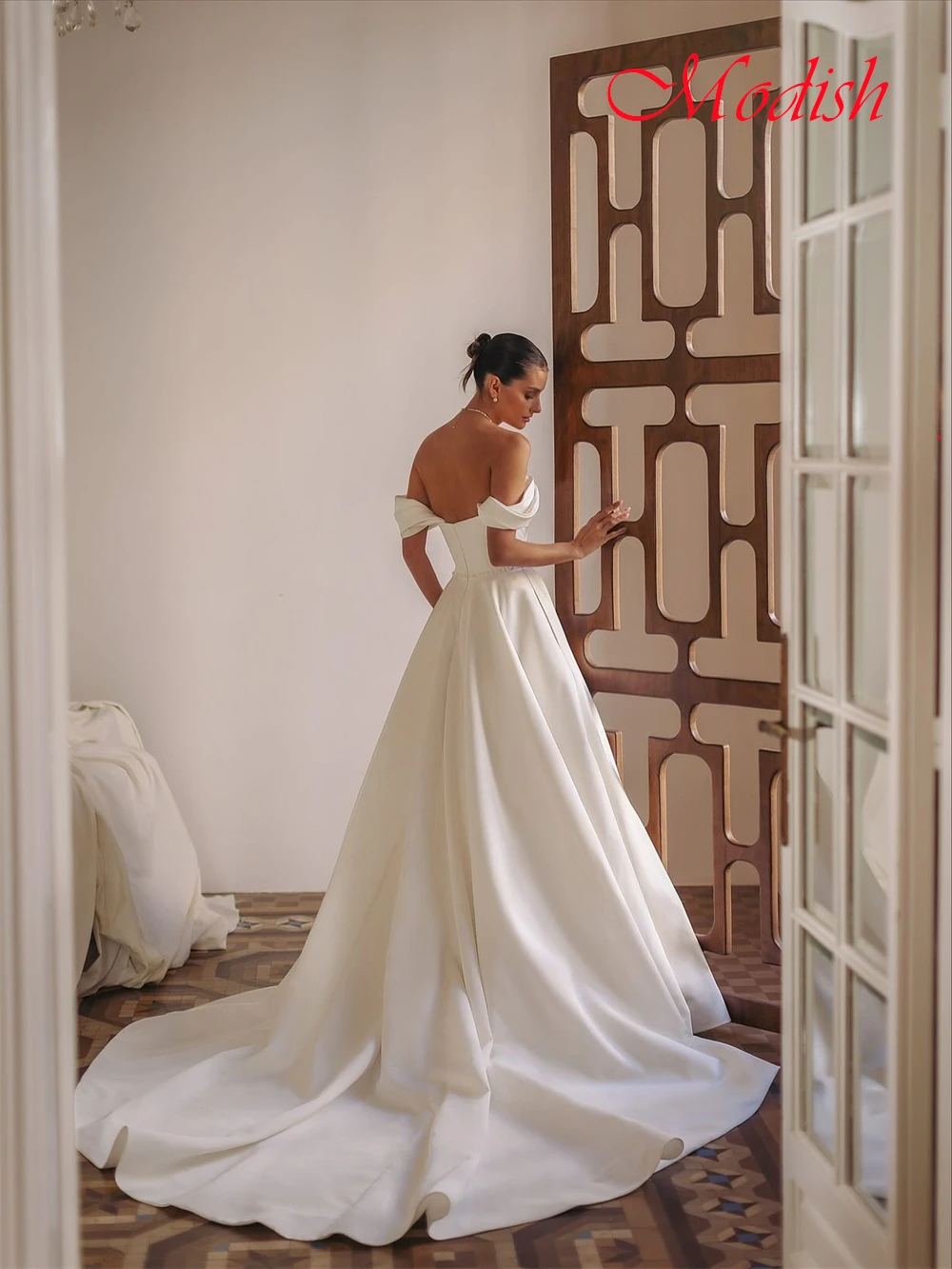 فستان زفاف من الساتان الأبيض الناعم حسب الطلب رسمي بدون حمالات قبالة الكتف زي العرائس ناعم على شكل حرف a ذيل محكمة رداء de mariée